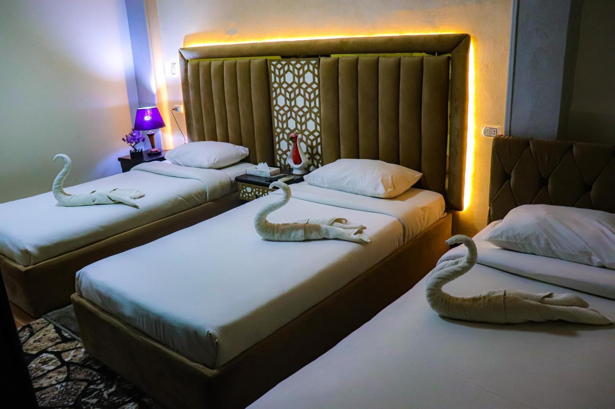 Golden Pyramids Inn Kafret el-Gabal Eksteriør billede
