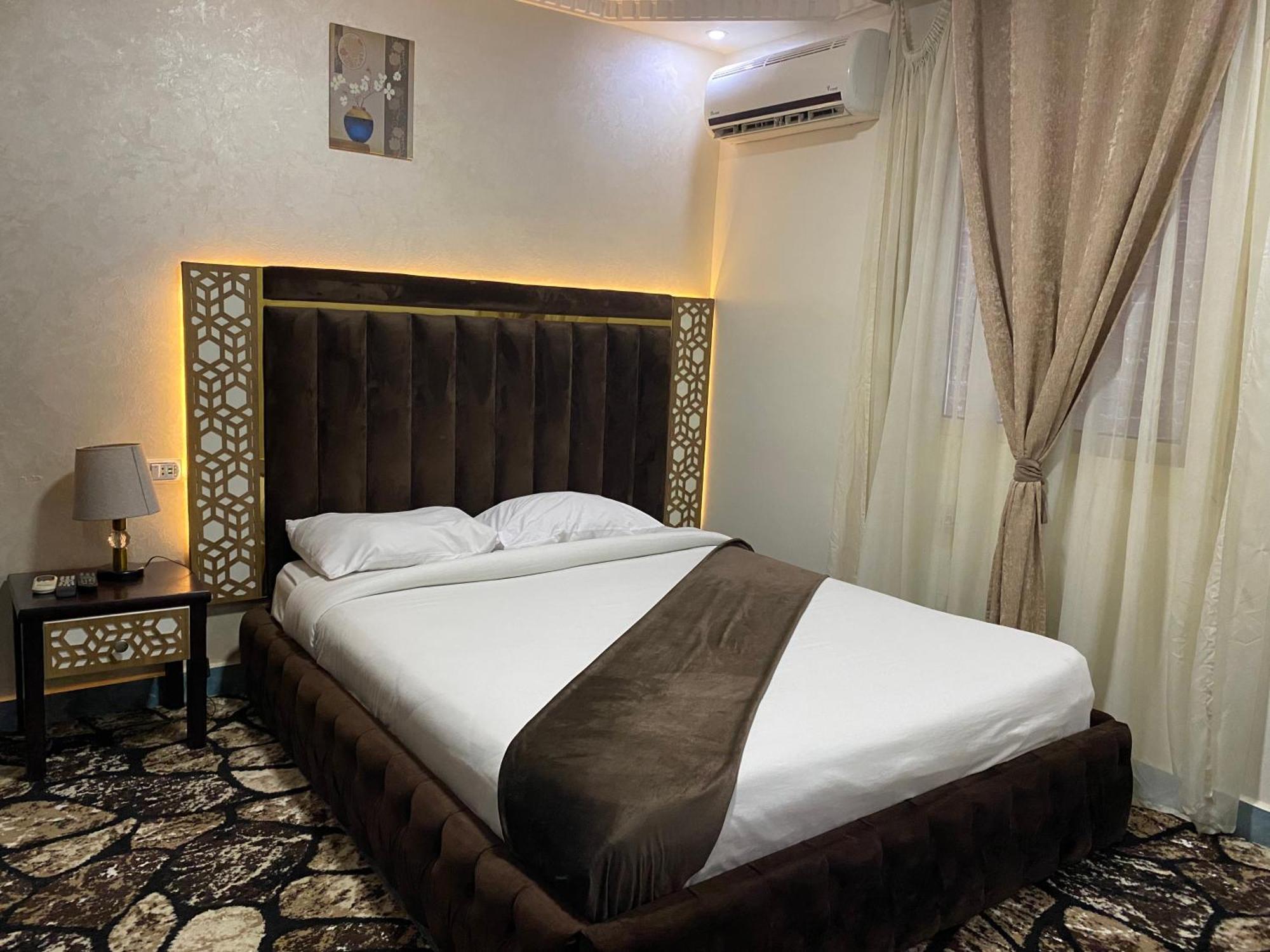 Golden Pyramids Inn Kafret el-Gabal Eksteriør billede