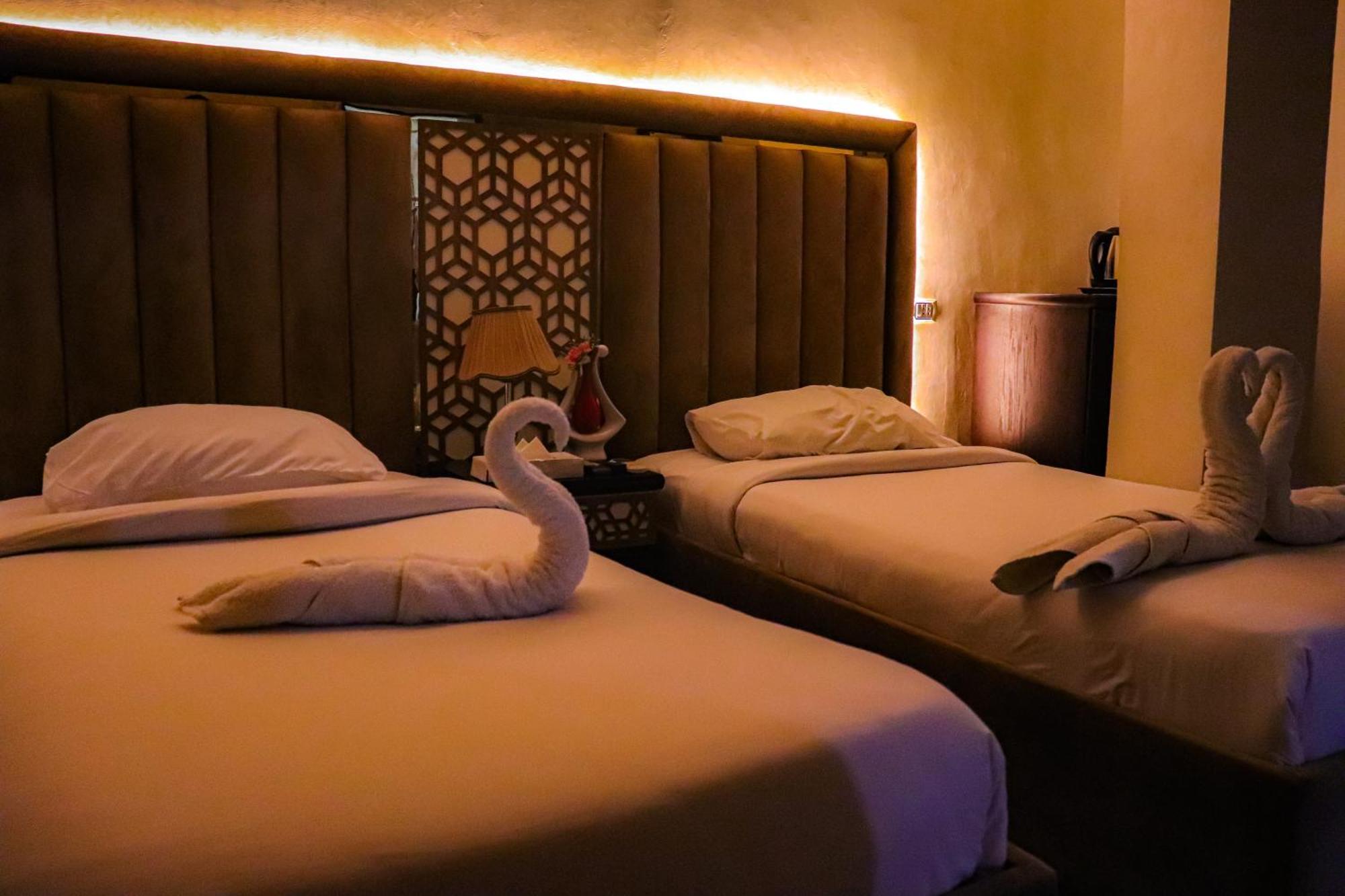 Golden Pyramids Inn Kafret el-Gabal Eksteriør billede