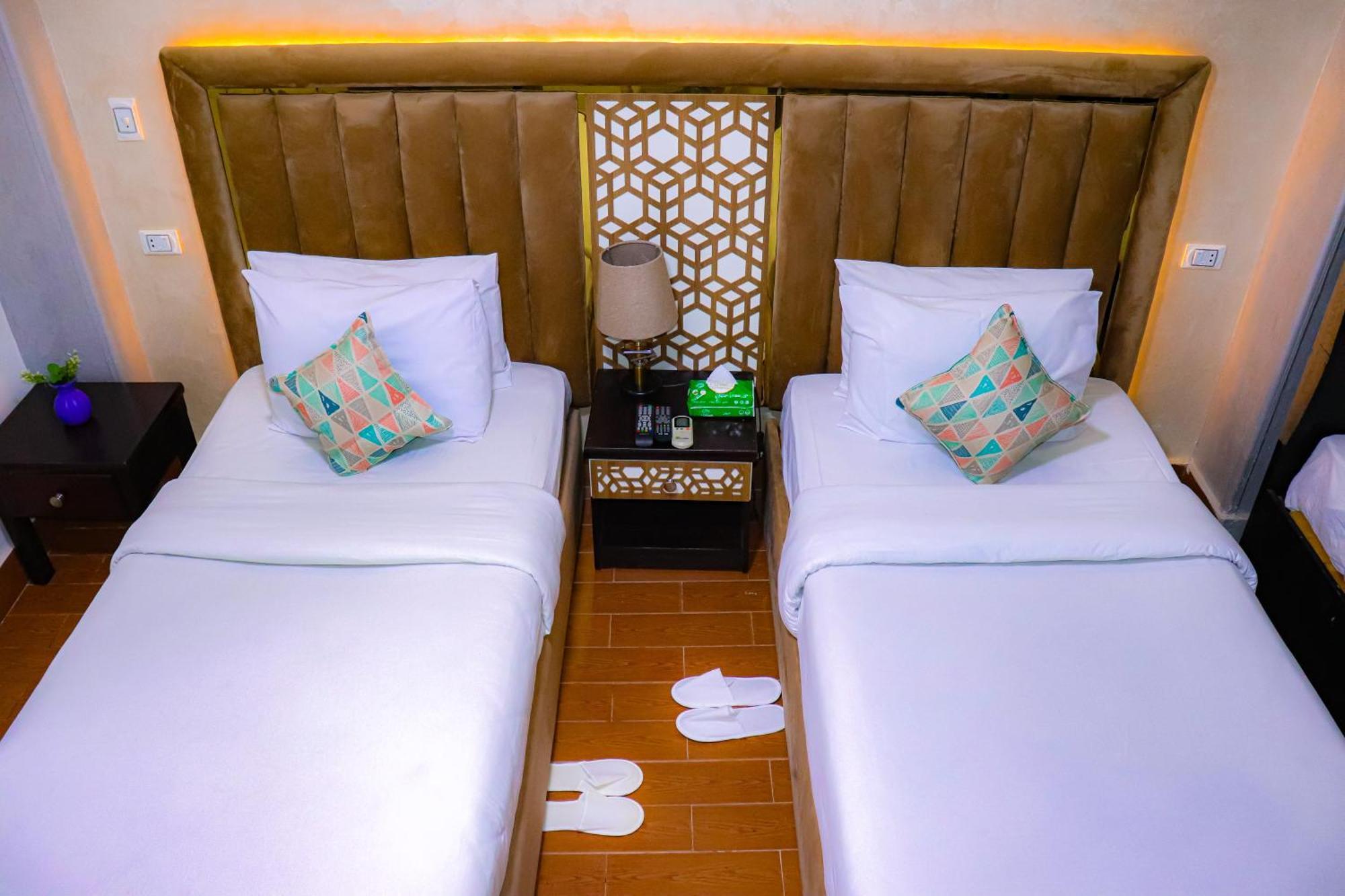 Golden Pyramids Inn Kafret el-Gabal Eksteriør billede