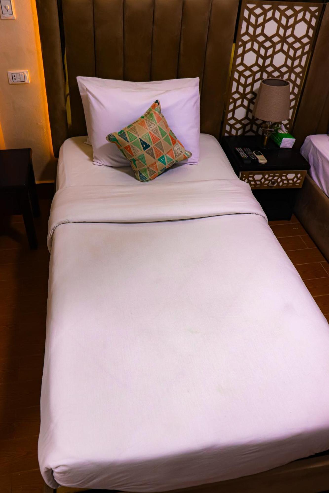 Golden Pyramids Inn Kafret el-Gabal Eksteriør billede