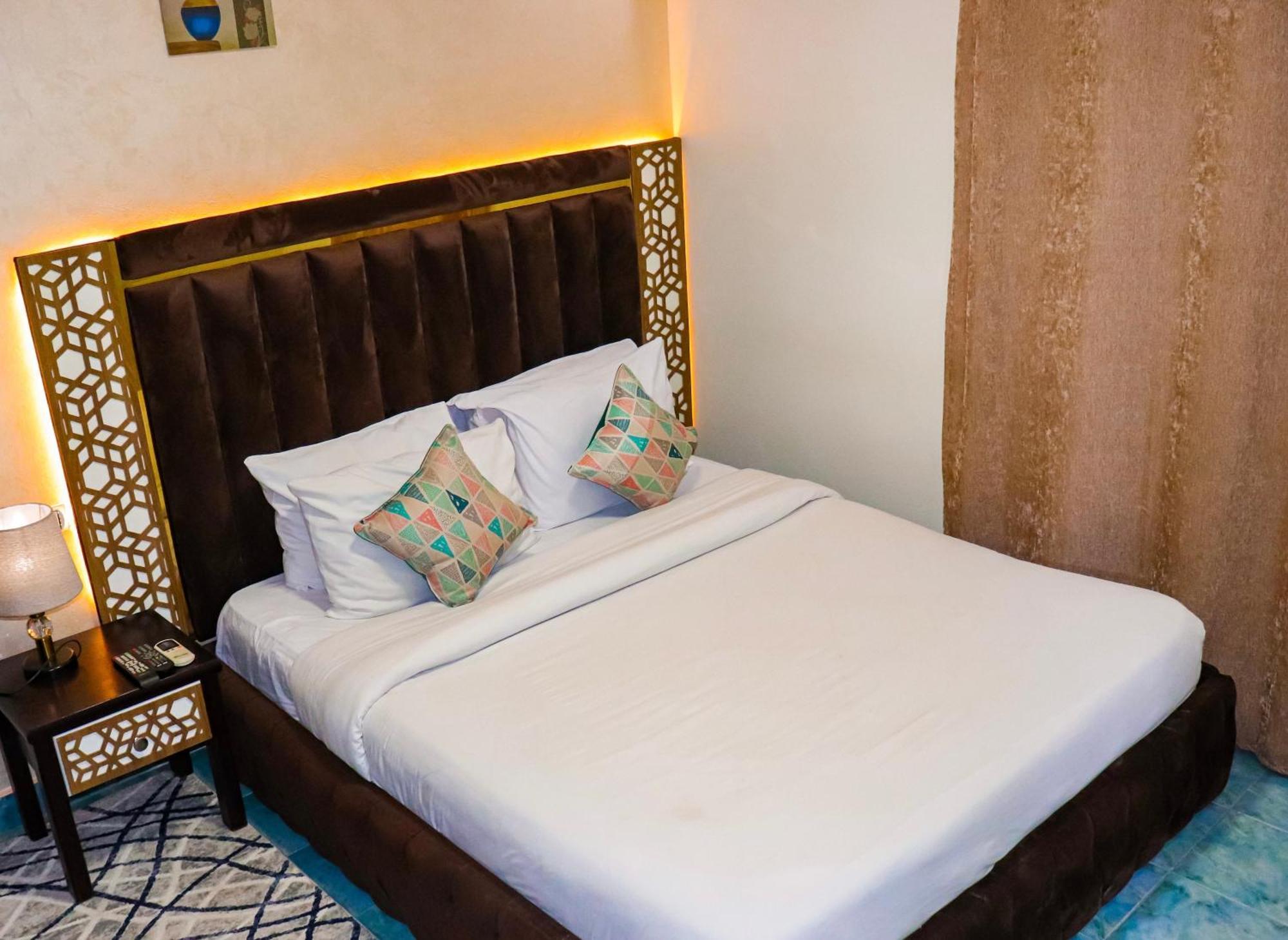 Golden Pyramids Inn Kafret el-Gabal Eksteriør billede