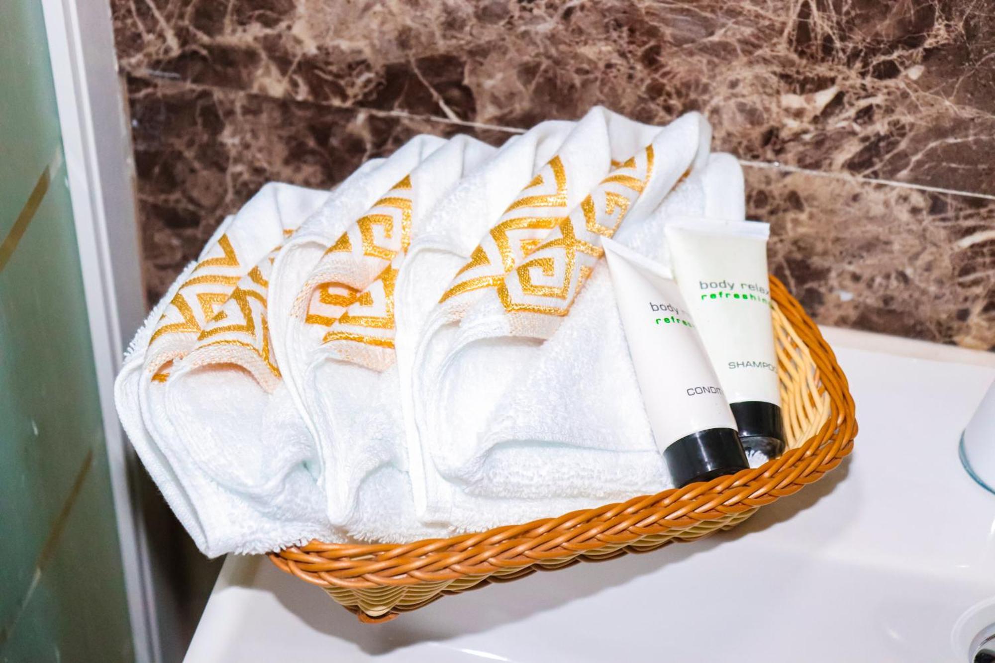 Golden Pyramids Inn Kafret el-Gabal Eksteriør billede