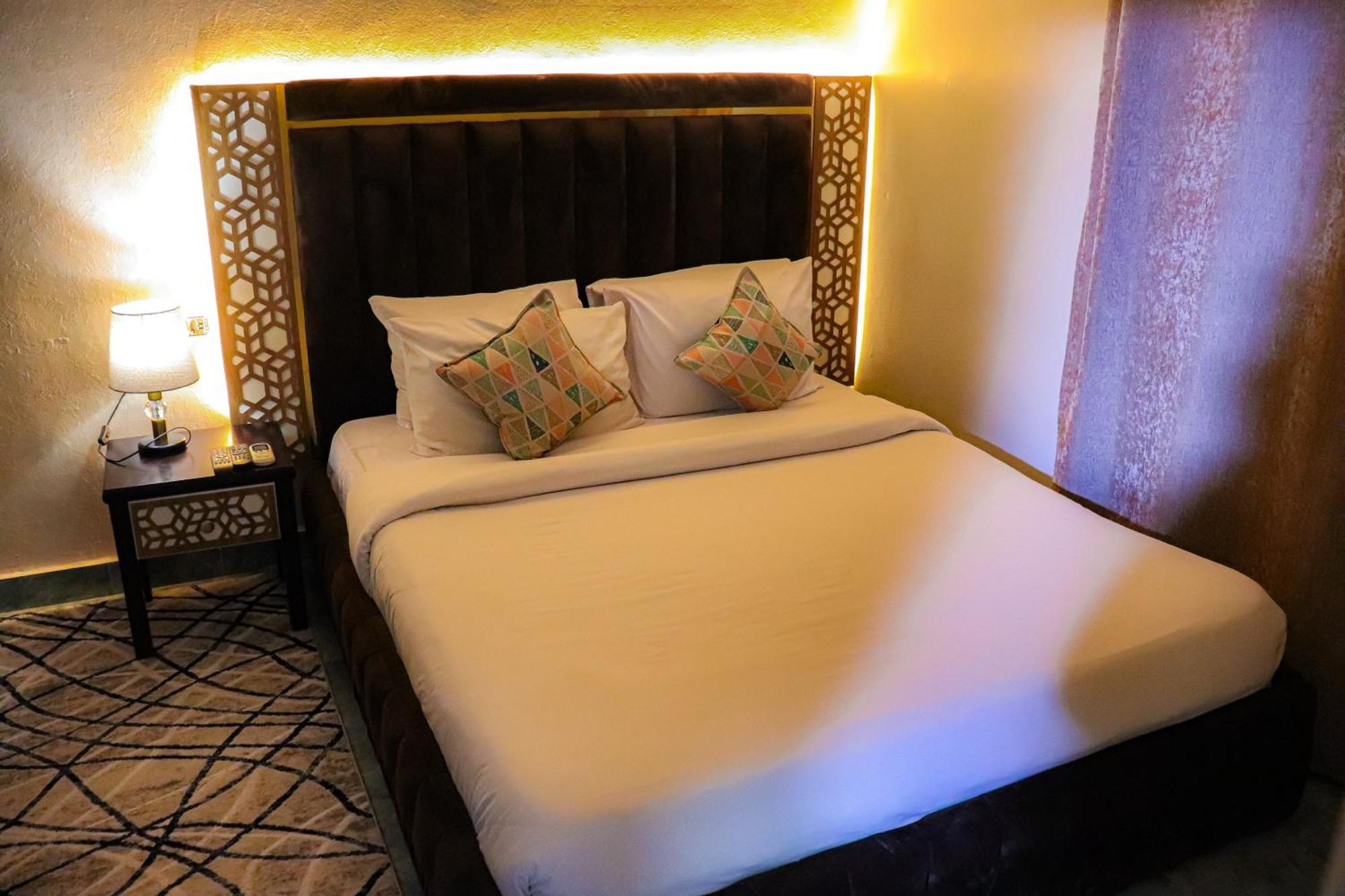 Golden Pyramids Inn Kafret el-Gabal Eksteriør billede