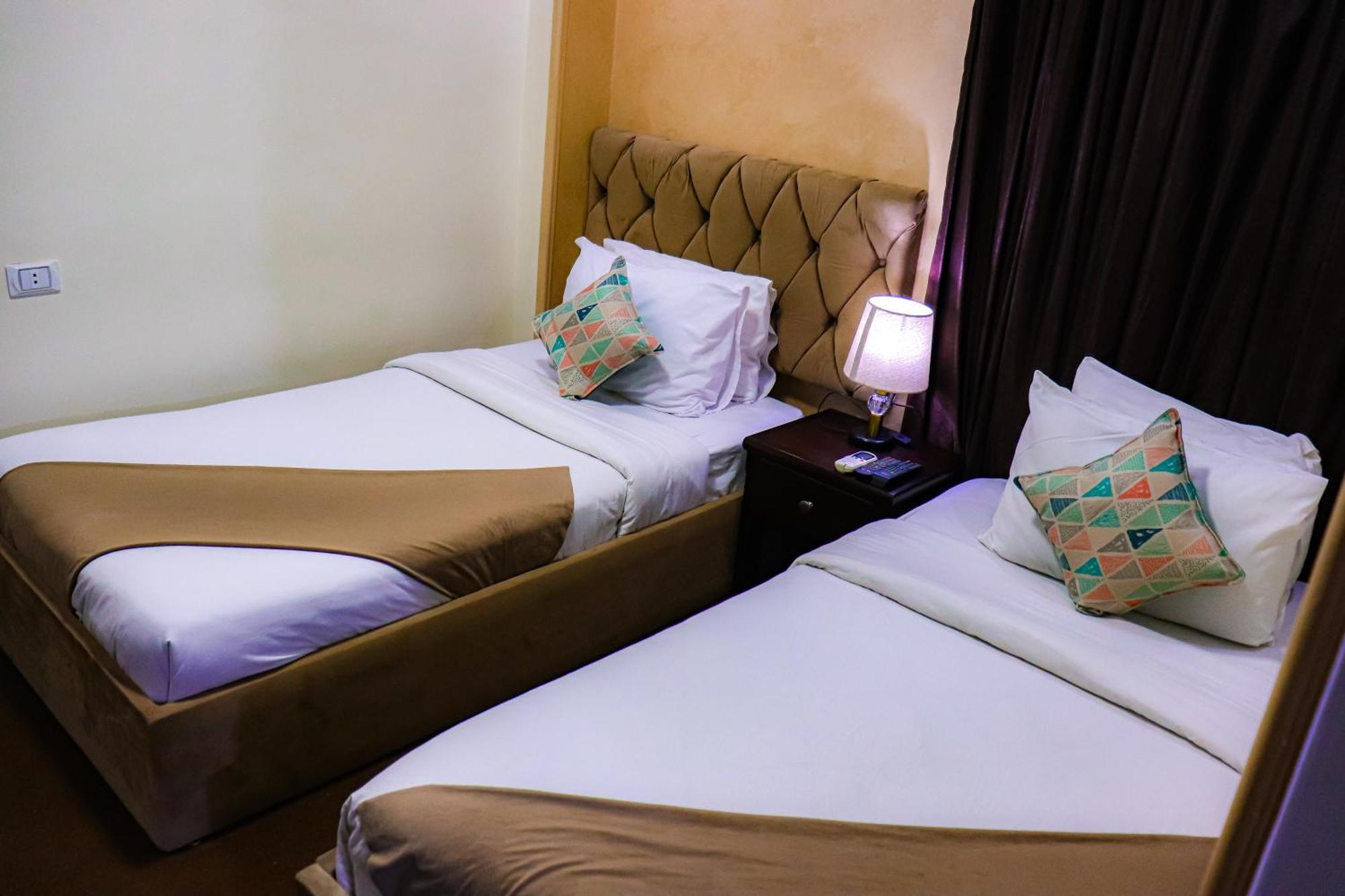 Golden Pyramids Inn Kafret el-Gabal Eksteriør billede