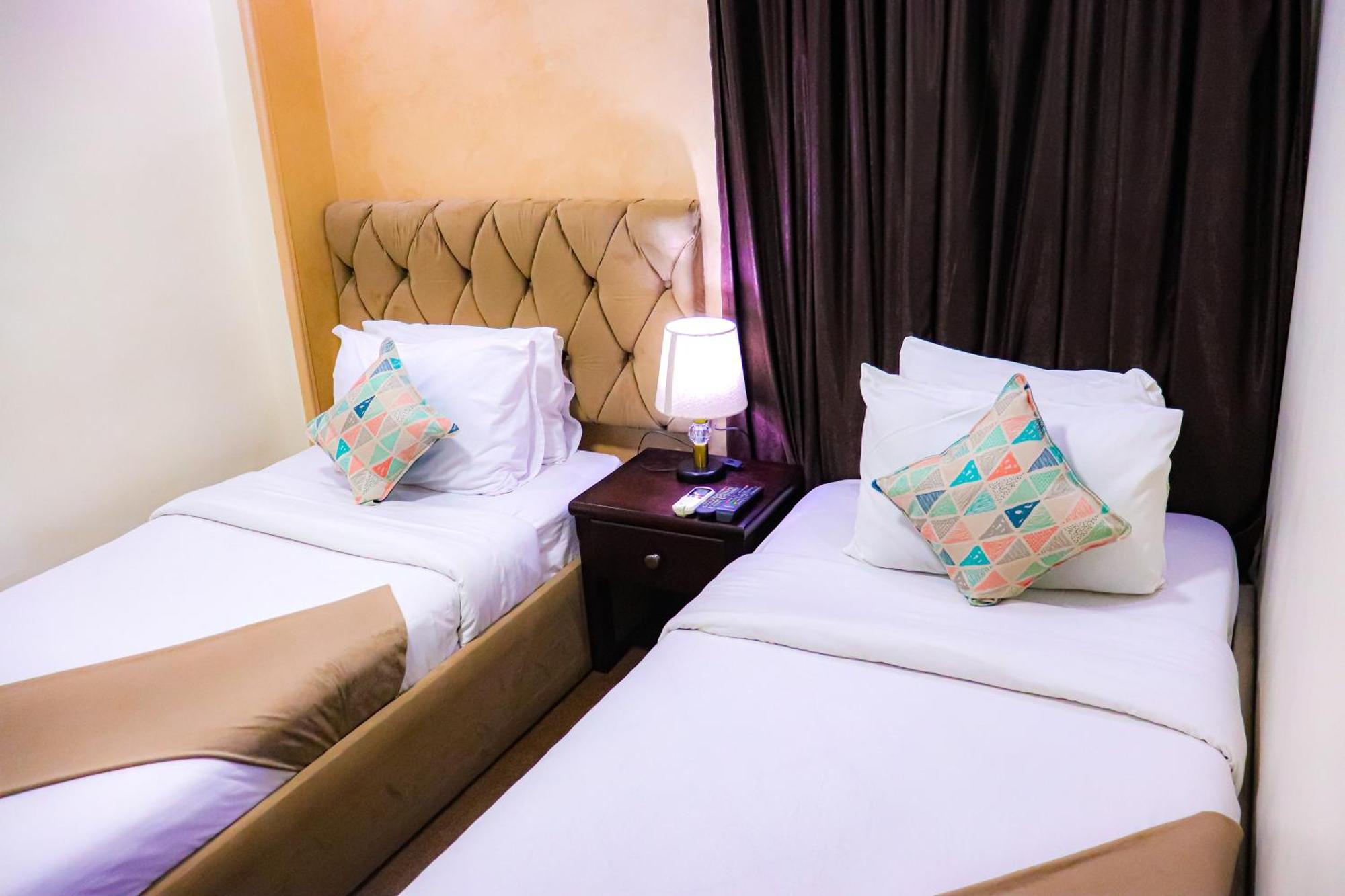 Golden Pyramids Inn Kafret el-Gabal Eksteriør billede