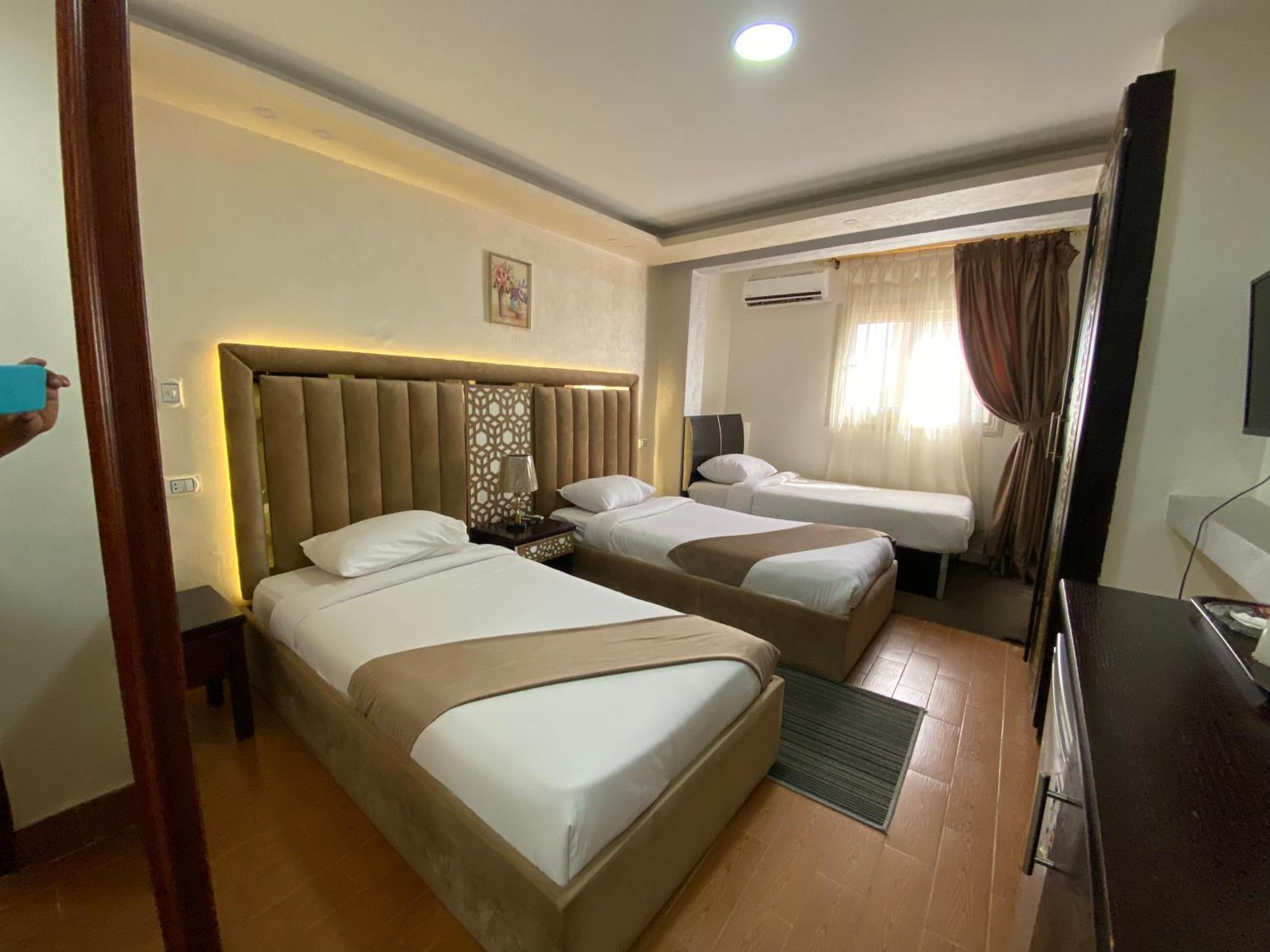 Golden Pyramids Inn Kafret el-Gabal Eksteriør billede
